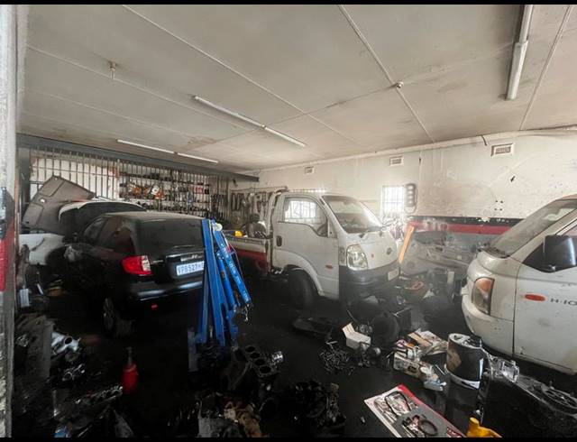 BUSINESS FOR SALE IN SPRINGS CENTRAL